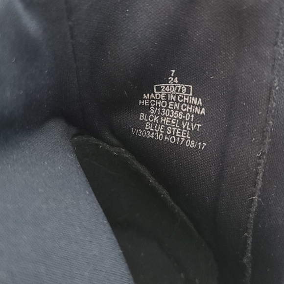 Old Navy blue velvet boot with chunky heel - Picture 5 of 7